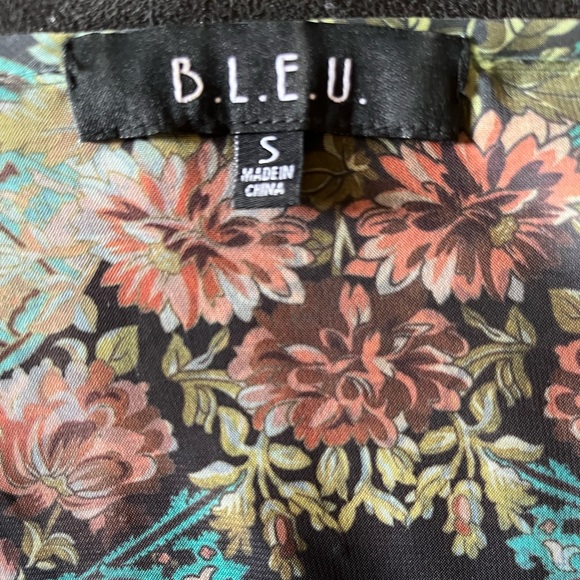 BLEU Sheer Green Poncho Blouse - Picture 6 of 10